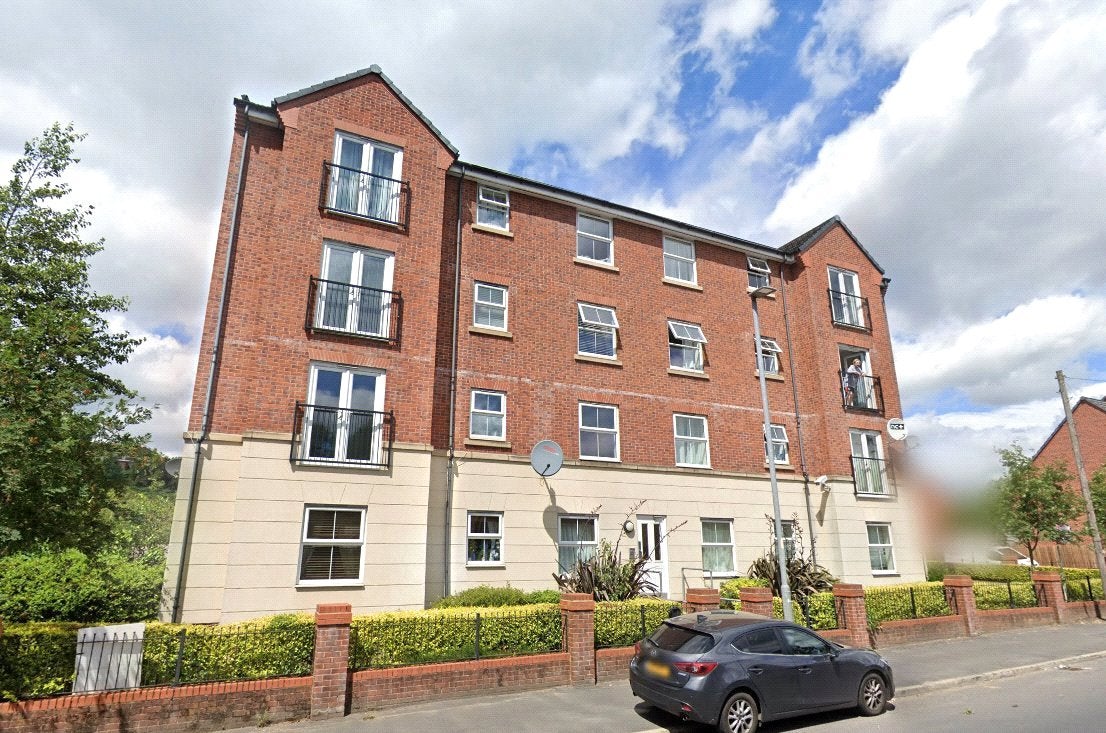 Flat Hawkins Close in Manchester
