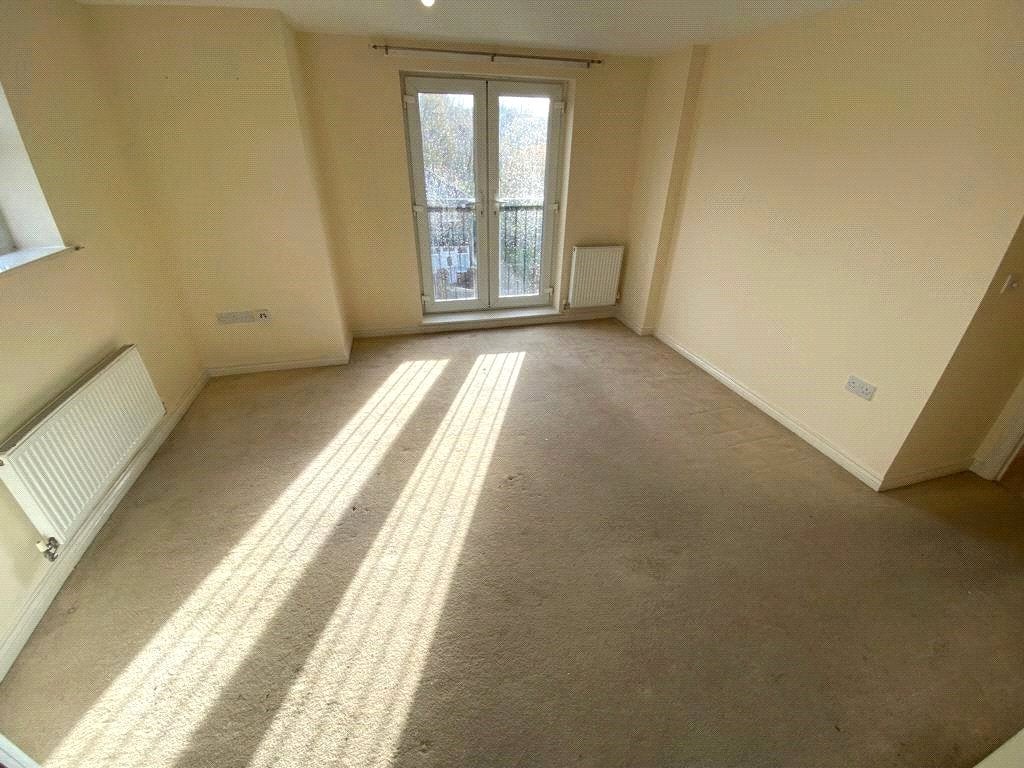 Flat Hawkins Close in Manchester
