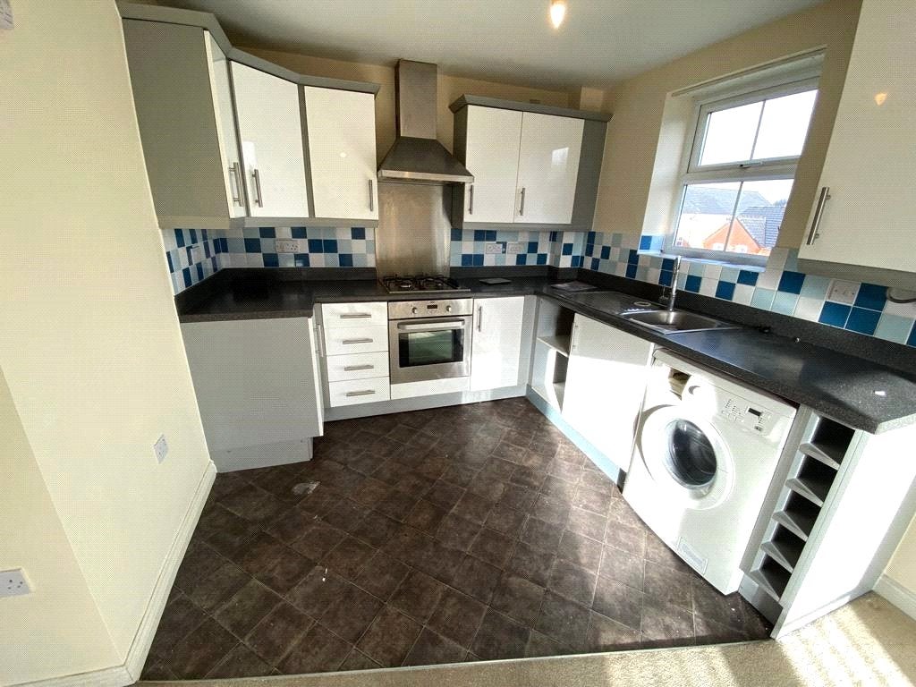 Flat Hawkins Close in Manchester
