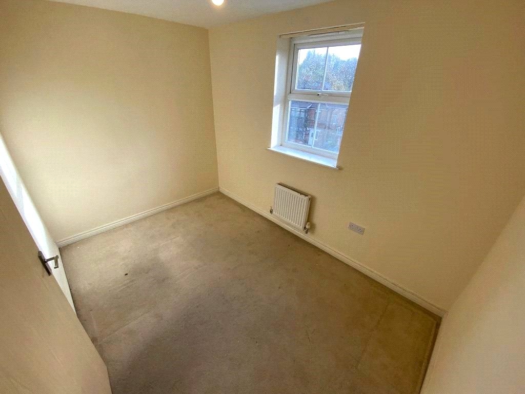 Flat Hawkins Close in Manchester