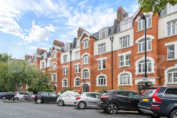 Flat Parkway in Greater London