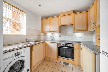 Flat Station Approach in Greater London