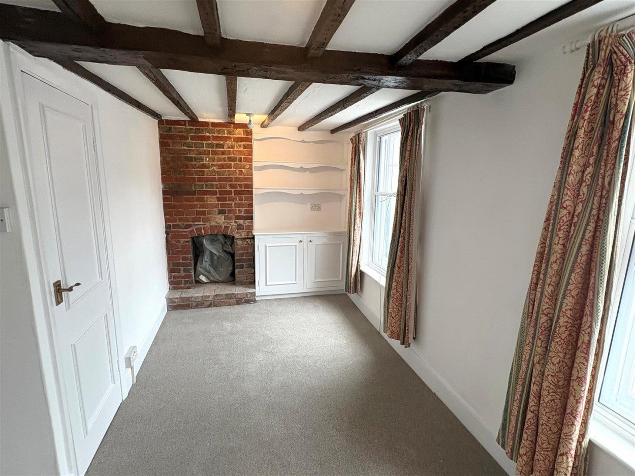 Flat Tarrant Street in Arun