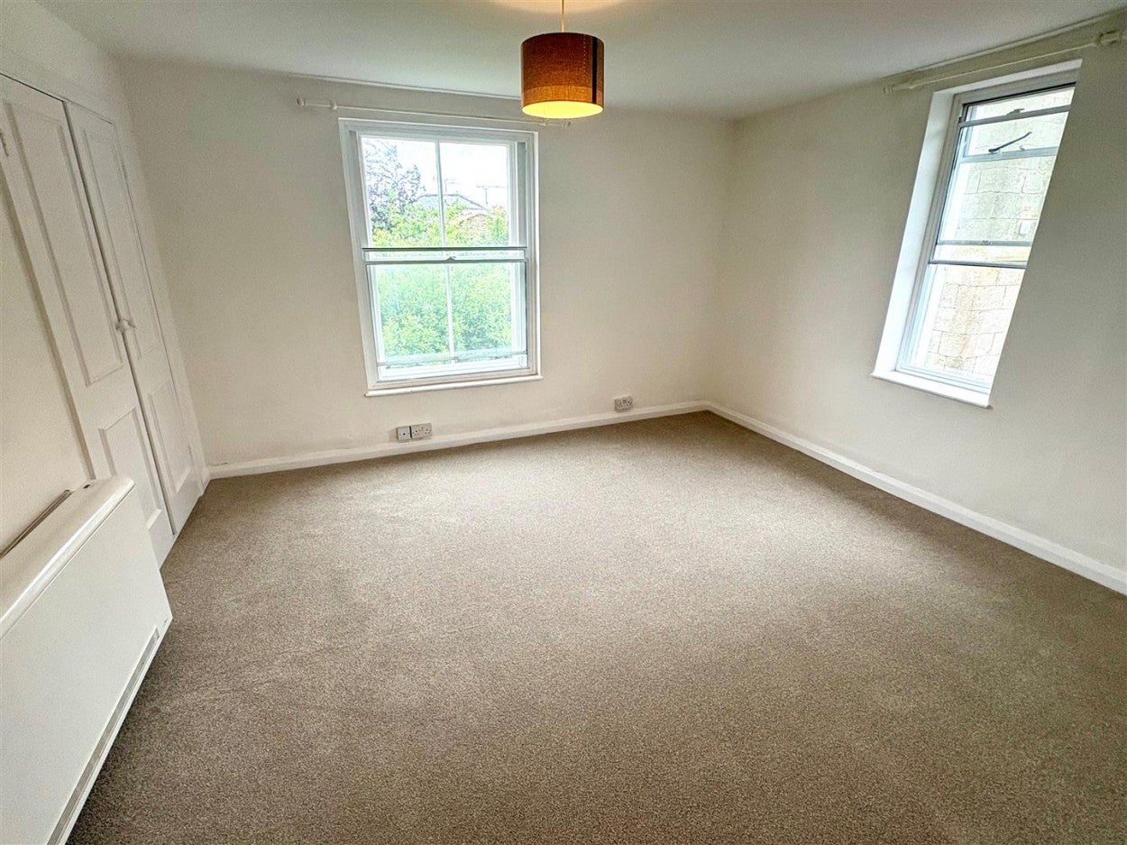 Flat Tarrant Street in Arun