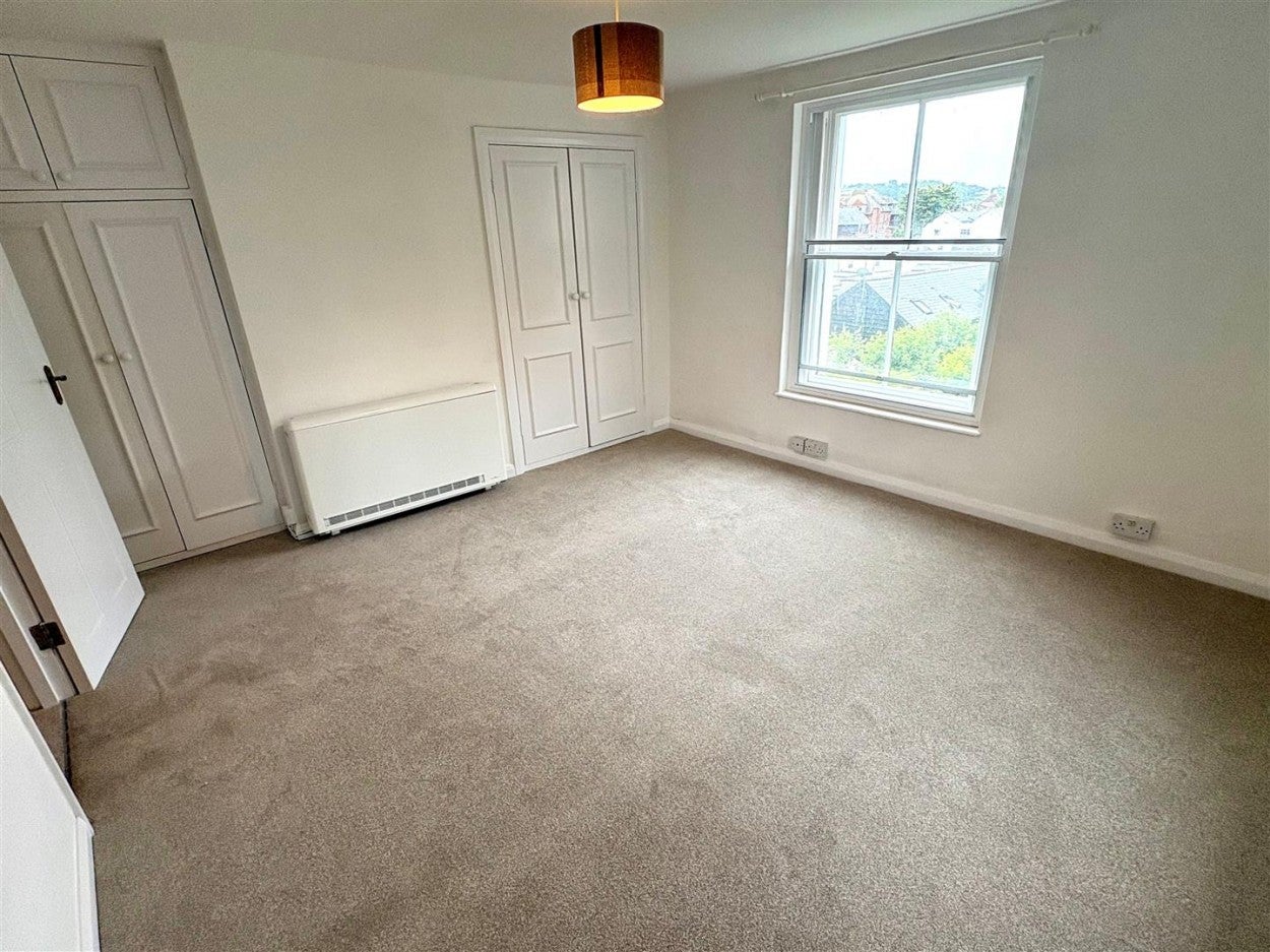 Flat Tarrant Street in Arun