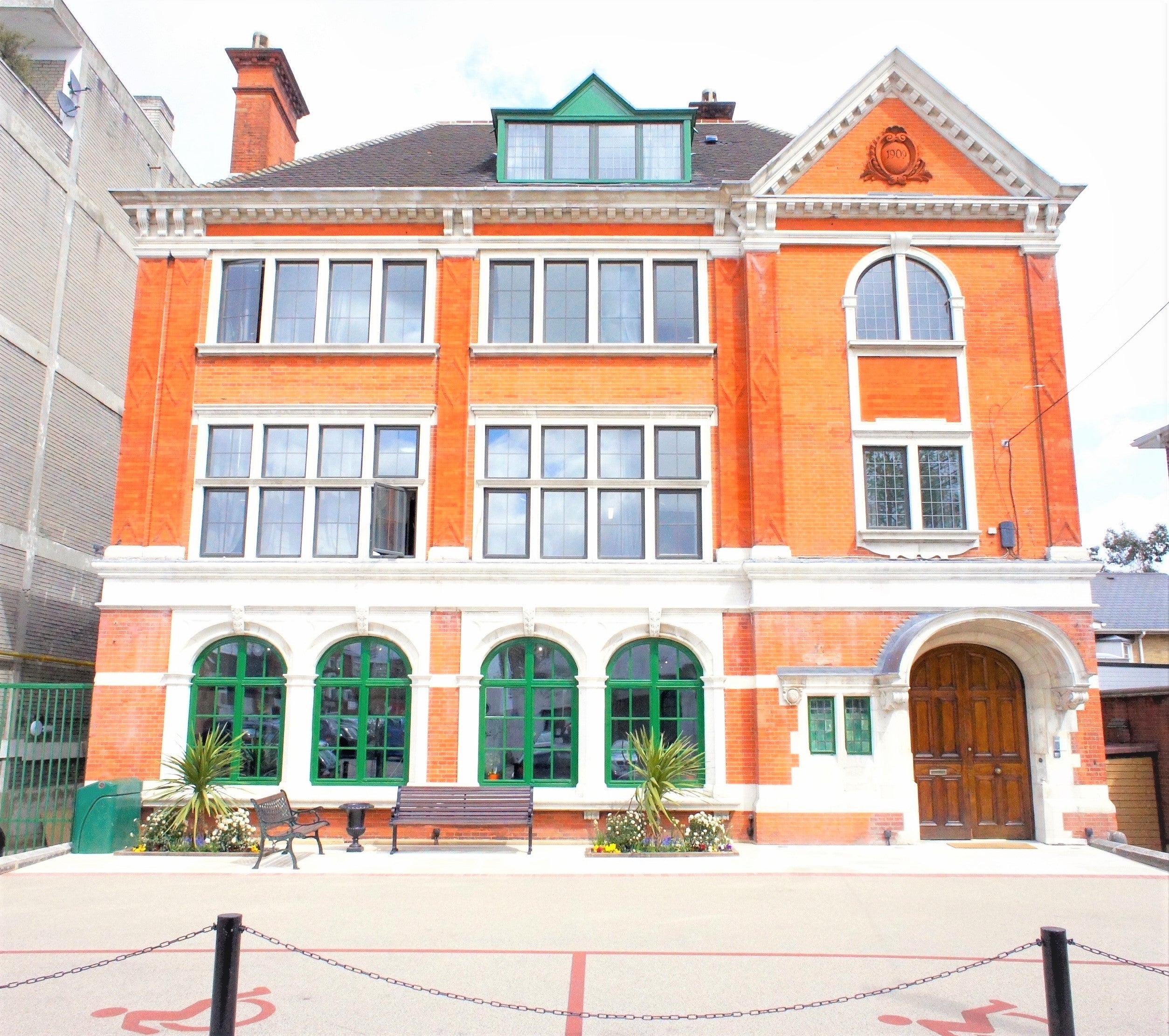 Flat Thane Villas in Greater London