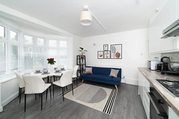Flat Fairlop Road in Greater London