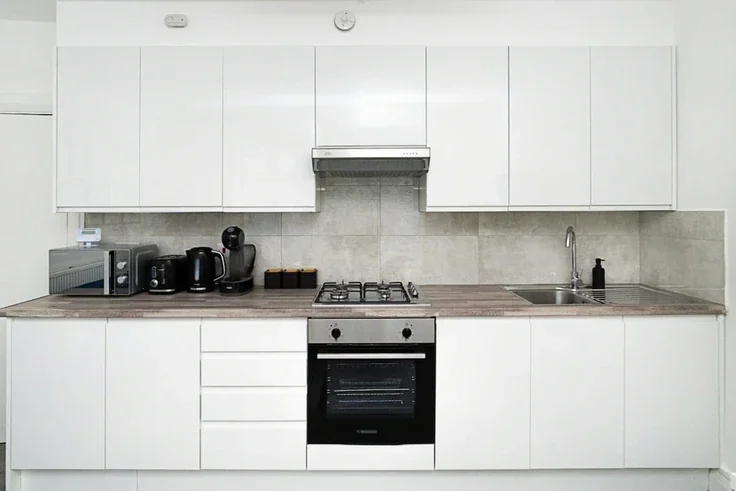 Flat Fairlop Road in Greater London