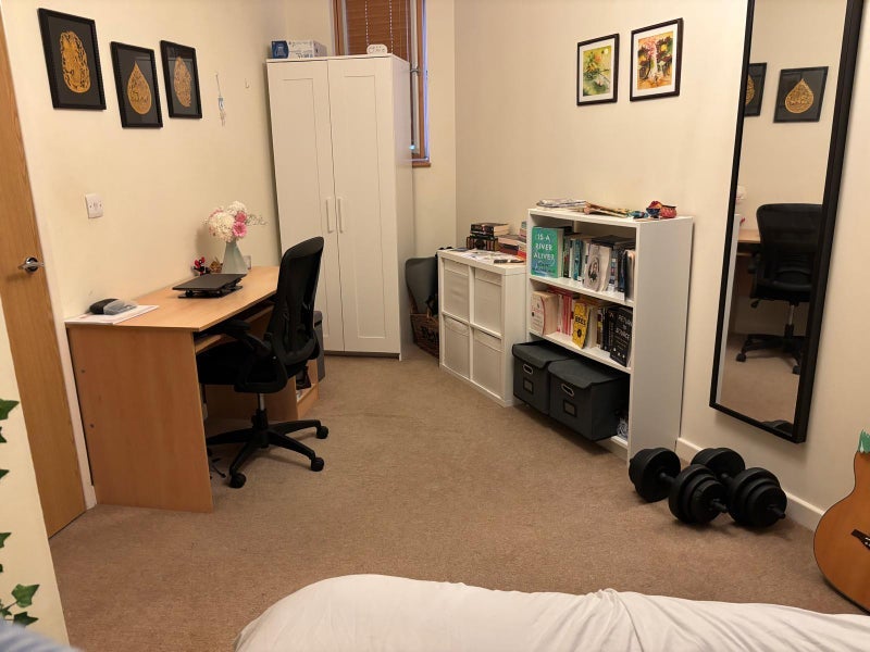 Room Cathedral Walk in Bristol