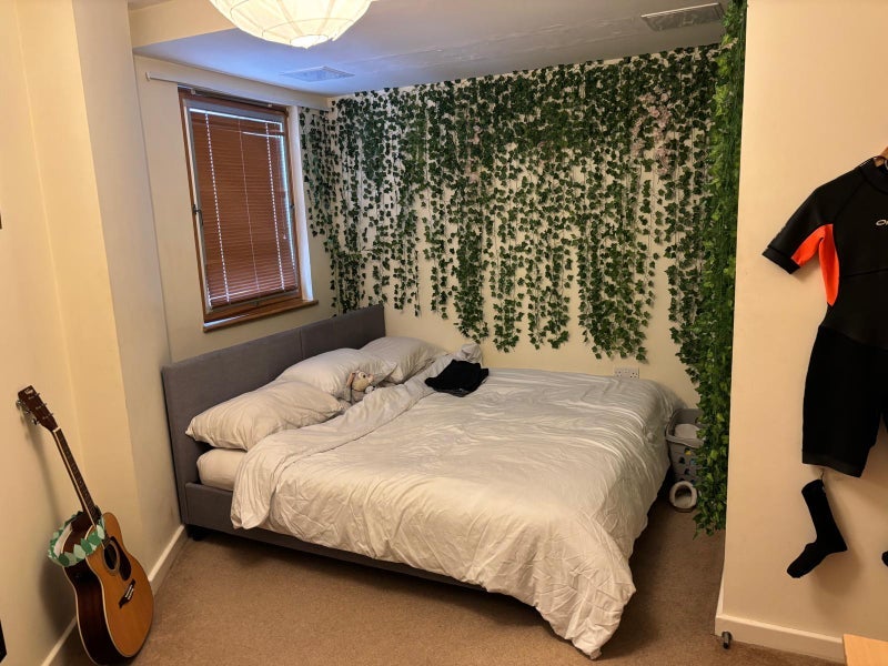 Room Cathedral Walk in Bristol