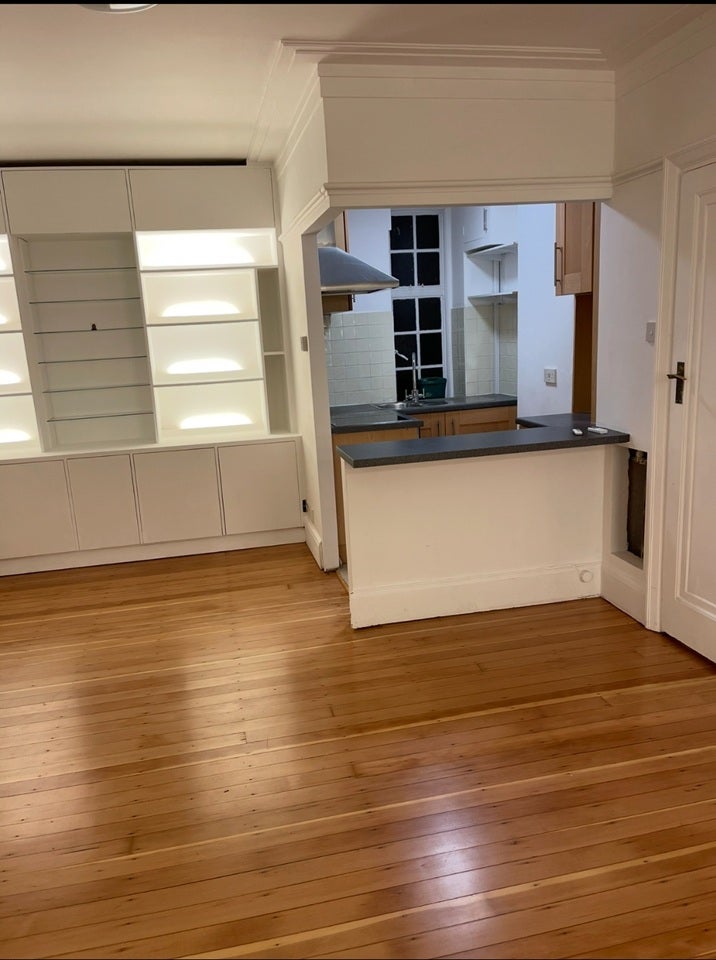 Flat Finchley Road in Greater London