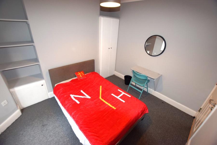 Room Euston Road in Far Cotton