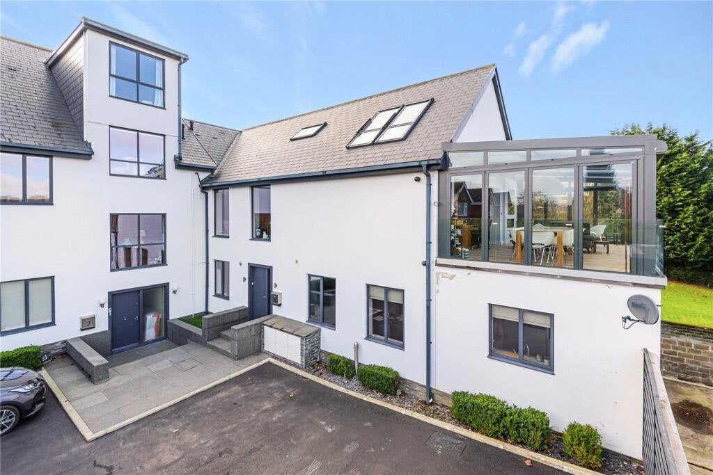 Flat Wigton Lane in Leeds
