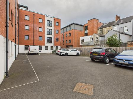 Flat Middle Braniel Road in Dundonald