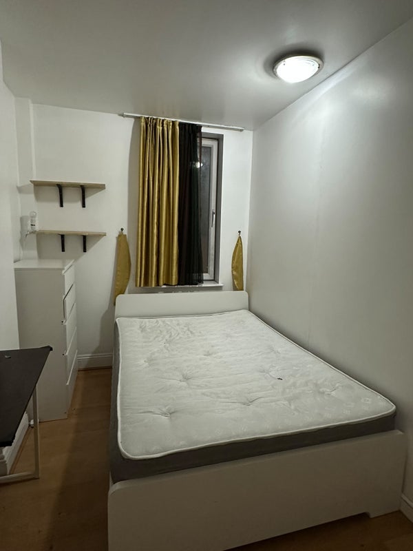 Room Boulcott Street in Greater London