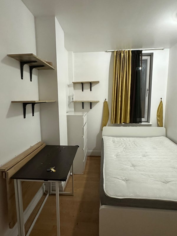 Room Boulcott Street in Greater London