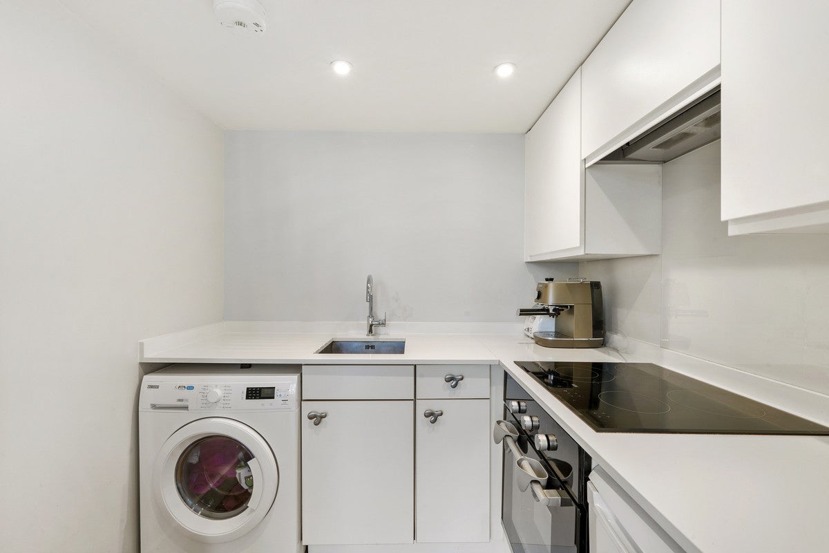 Flat Russell Road in Greater London