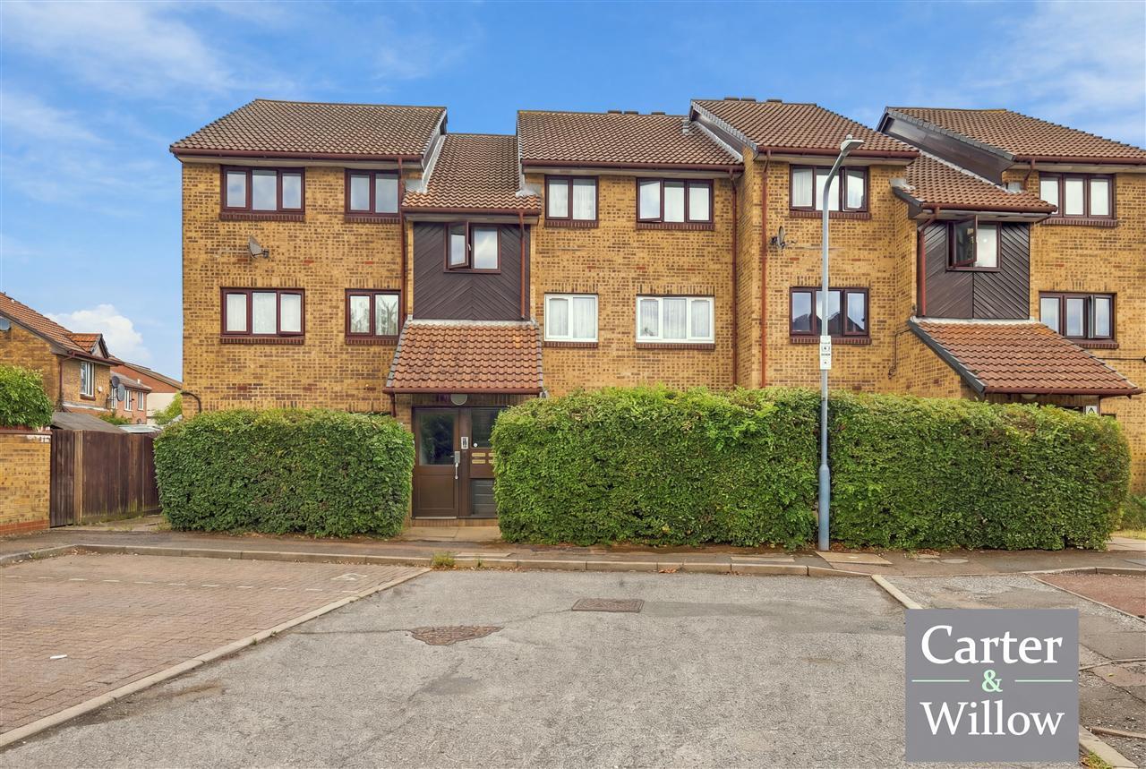 Flat Pedley Road in Greater London