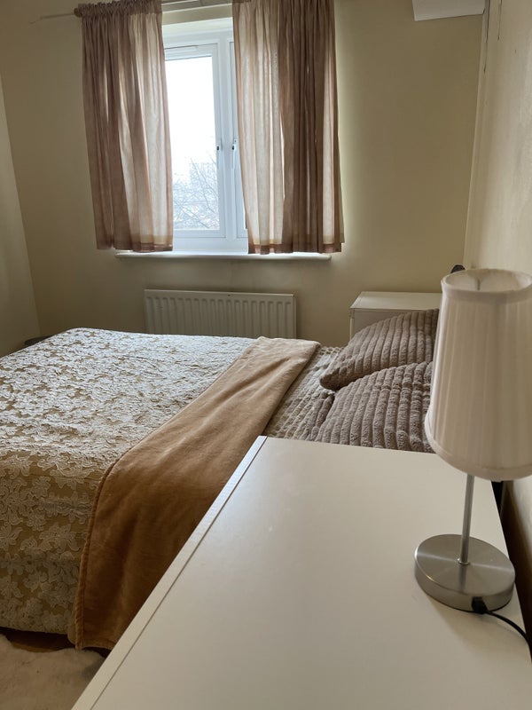 Room Evergreen Square in Greater London