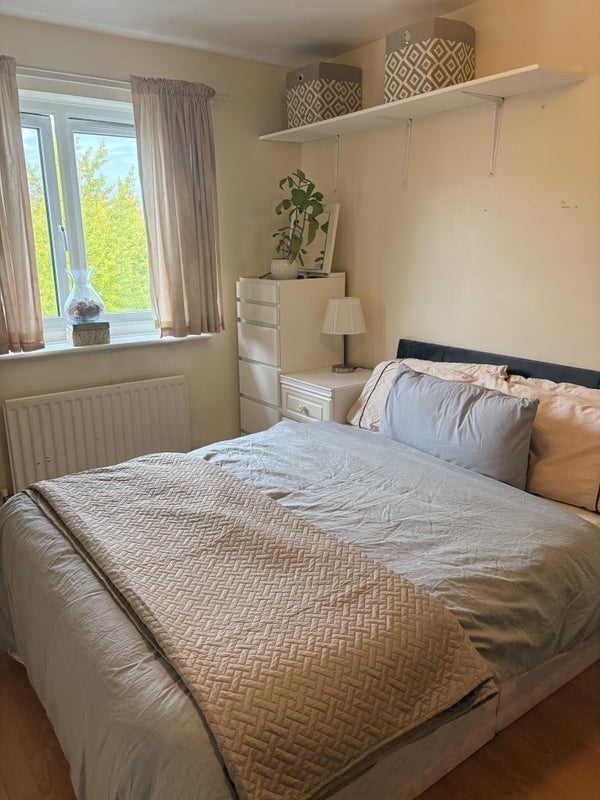 Room Evergreen Square in Greater London