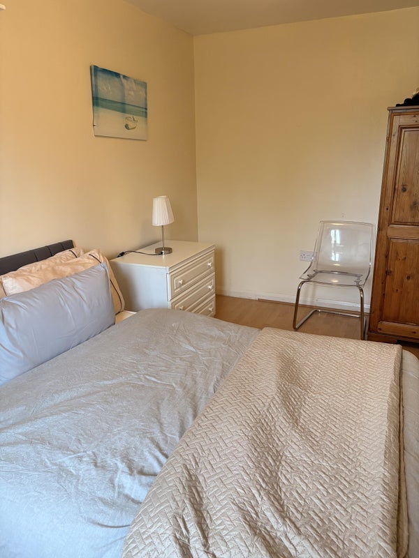 Room Evergreen Square in Greater London