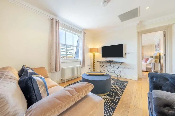 Flat Hertford Street in City of Westminster