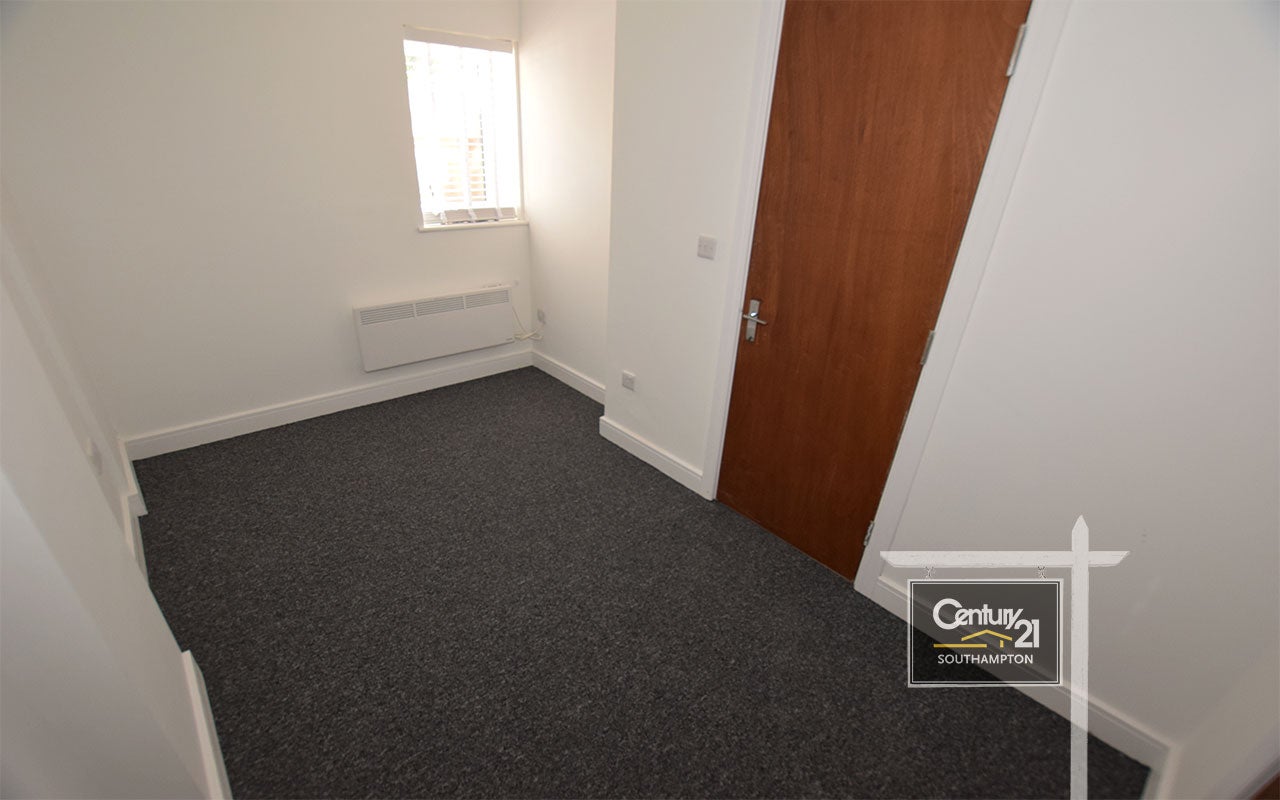 Flat Meridian Way in Southampton