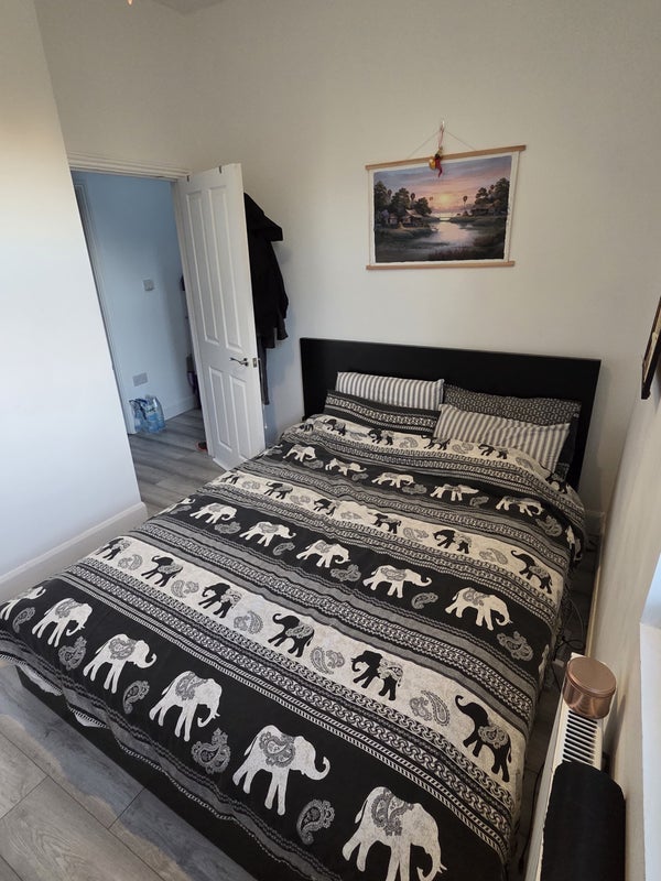 Room Edinburgh Road in Greater London
