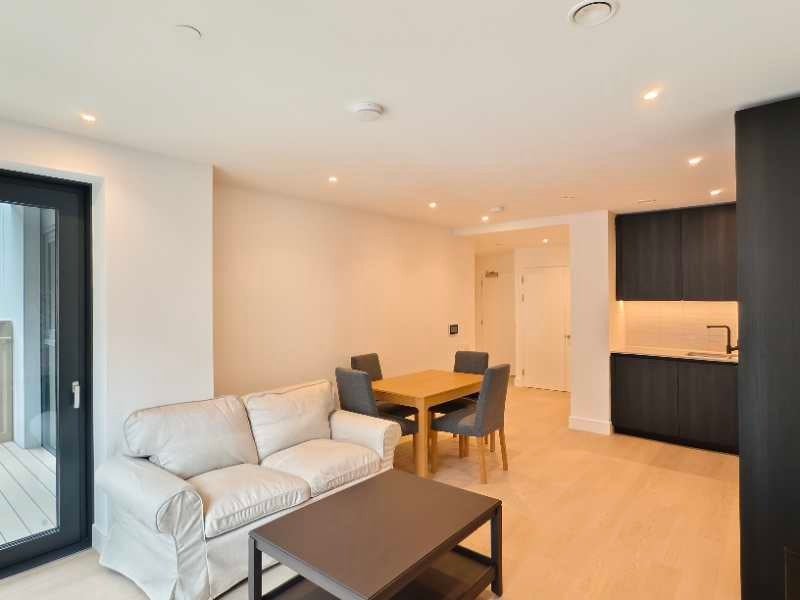 Flat Date Street in Greater London