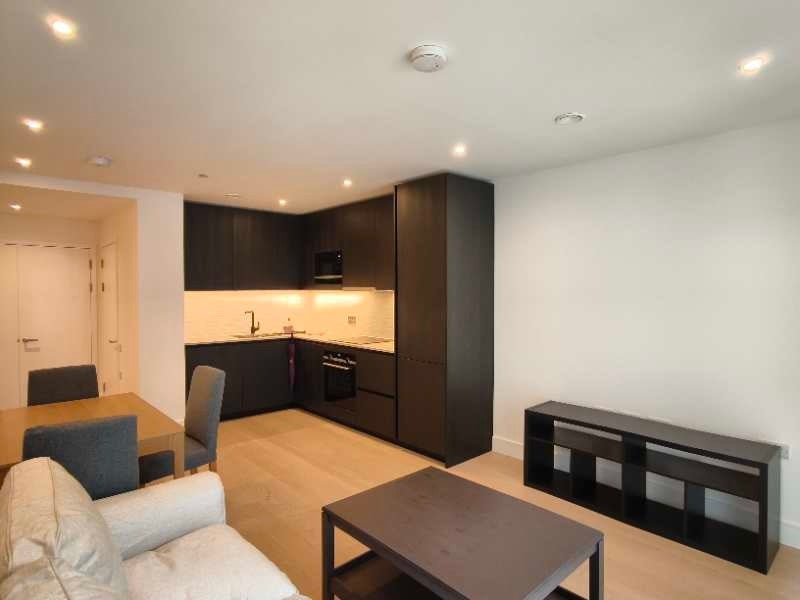 Flat Date Street in Greater London