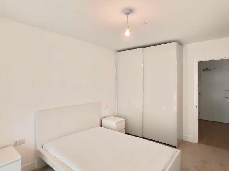 Flat Date Street in Greater London