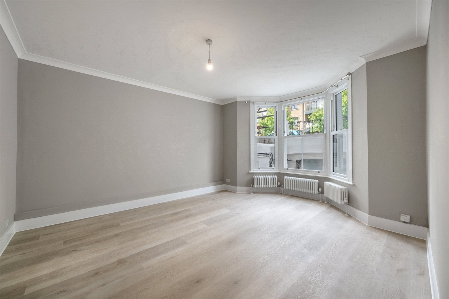 Flat Kilburn Park Road in City of Westminster