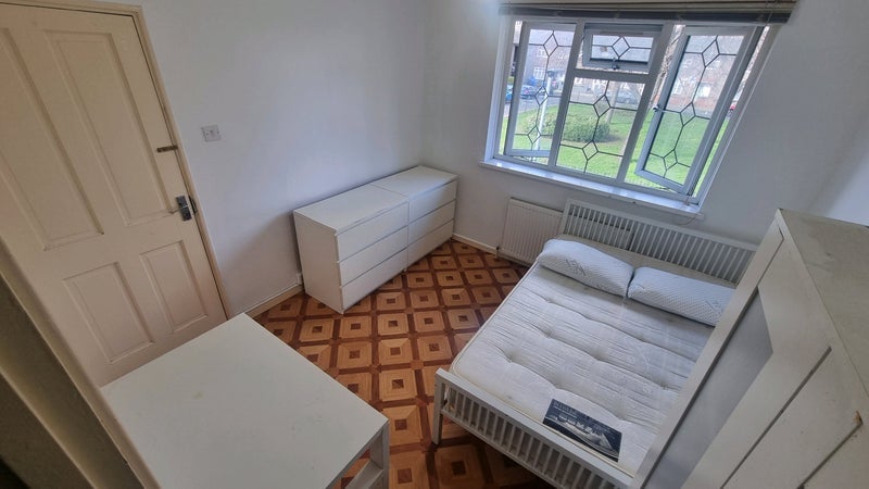 Room Avis Square in Greater London