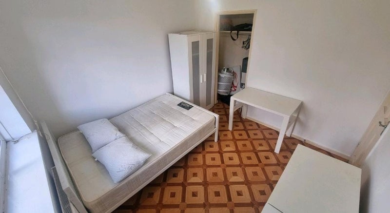 Room Avis Square in Greater London