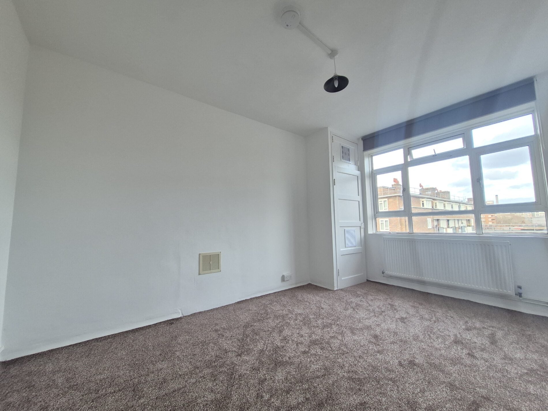 Flat Queen's Row in Greater London