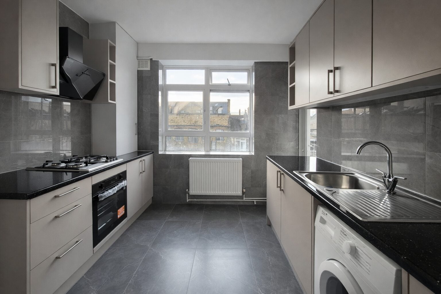 Flat Queen's Row in Greater London