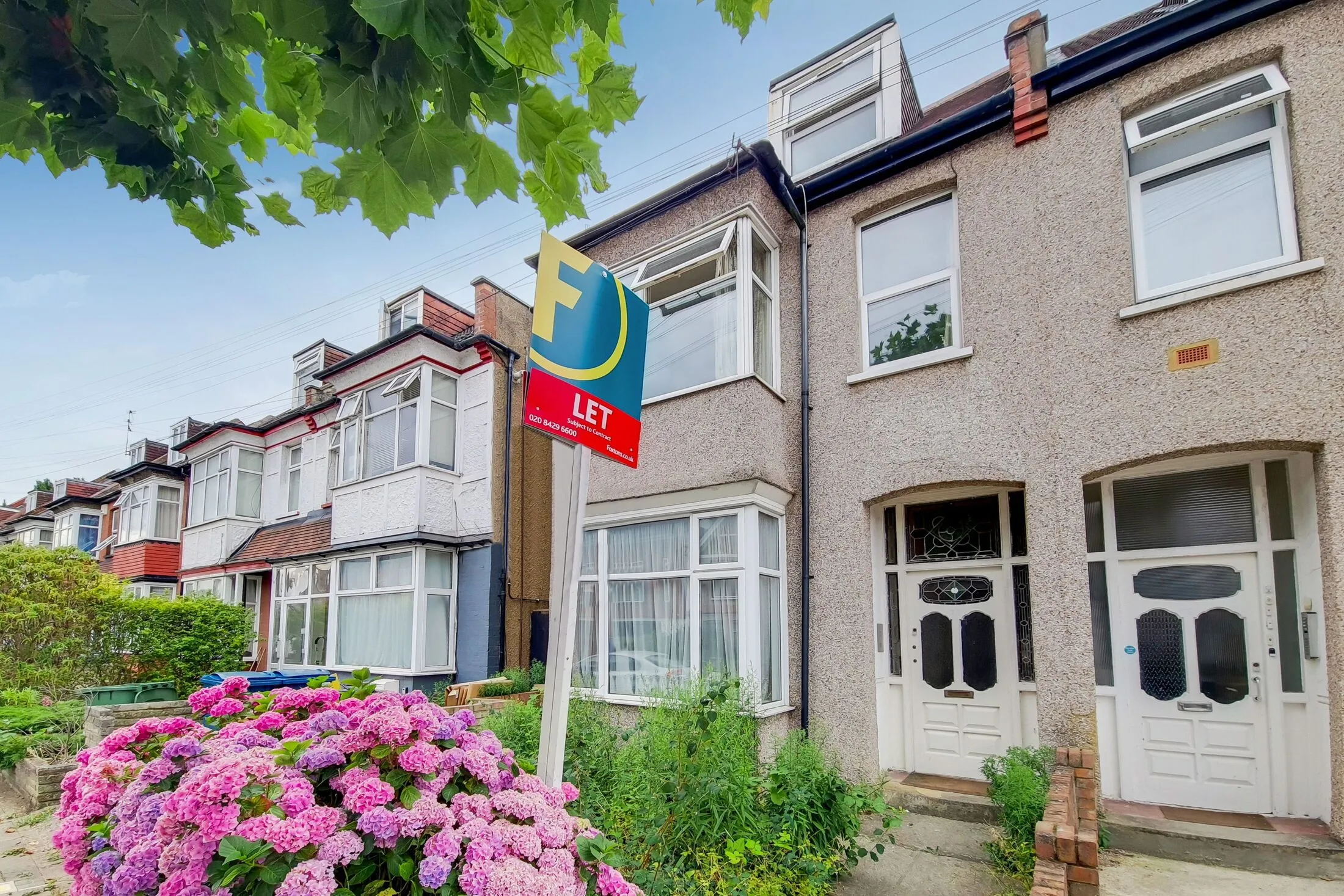 Flat Welldon Crescent in Greater London