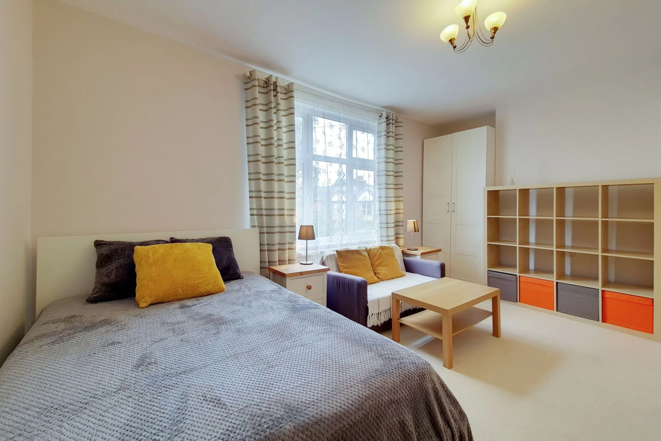 Flat Welldon Crescent in Greater London