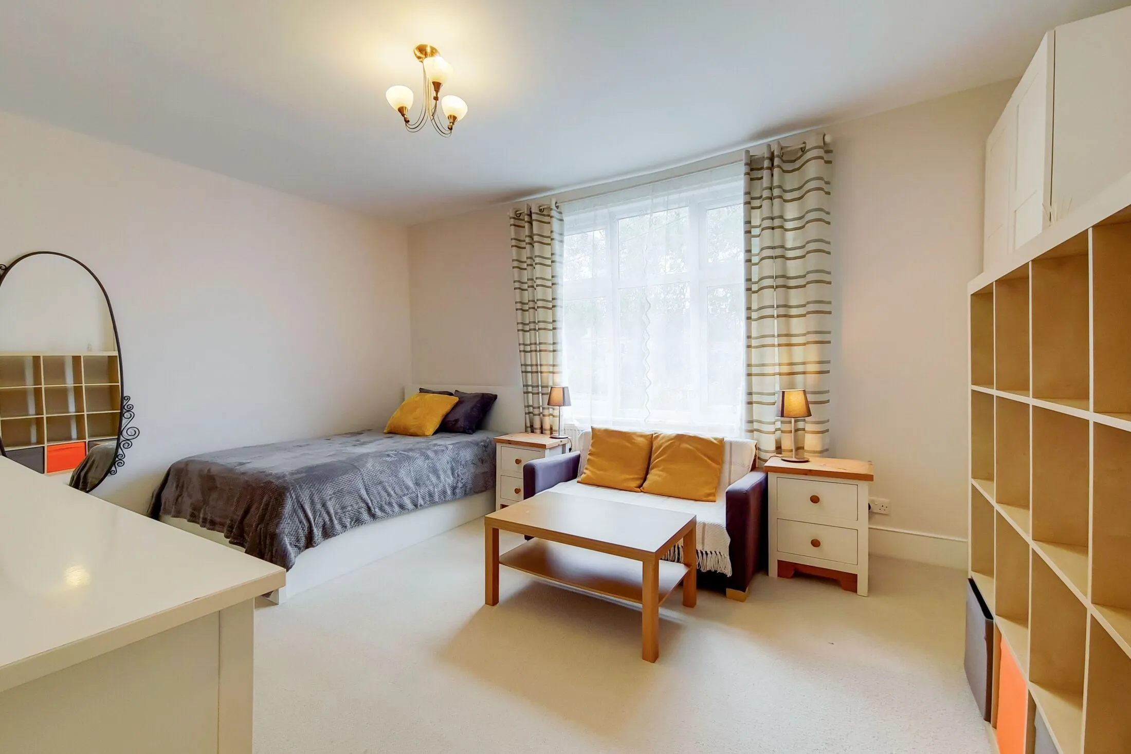 Flat Welldon Crescent in Greater London