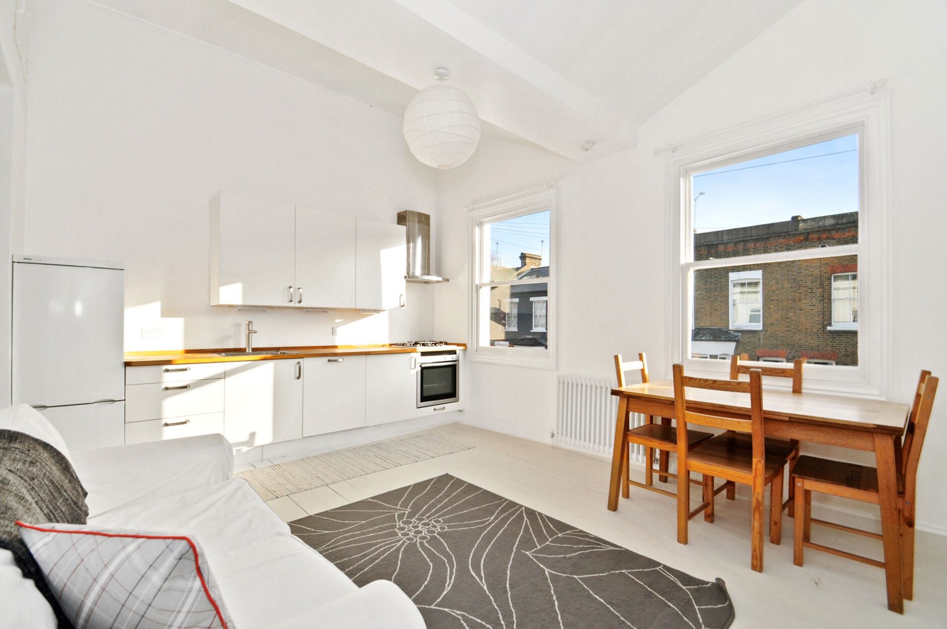 Flat Becklow Road in Greater London