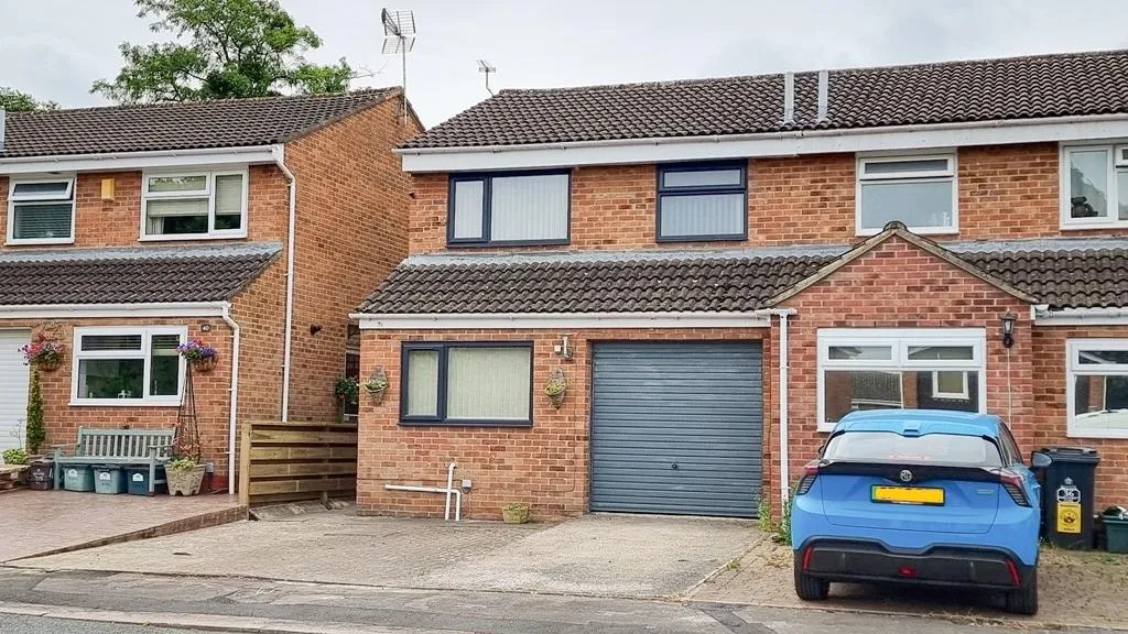 House Barleycroft Close in Gloucester