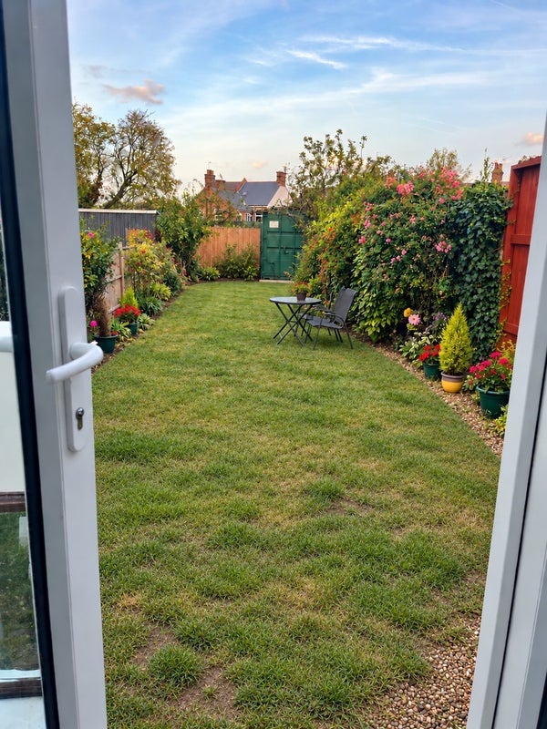 Room Llanover Road in Greater London