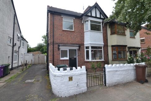 Flat Woodfield Avenue in Wolverhampton