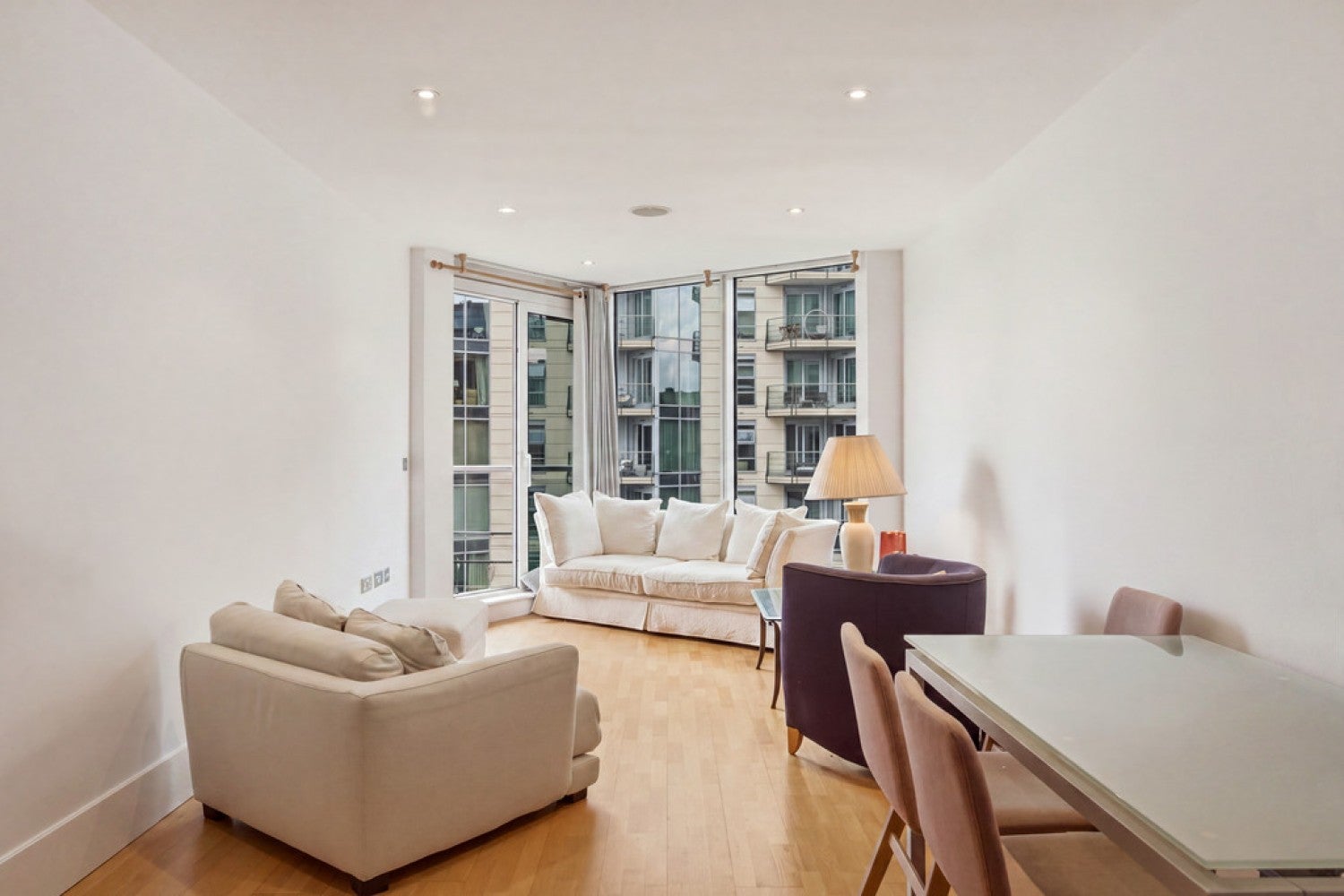 Flat Juniper Drive in Greater London