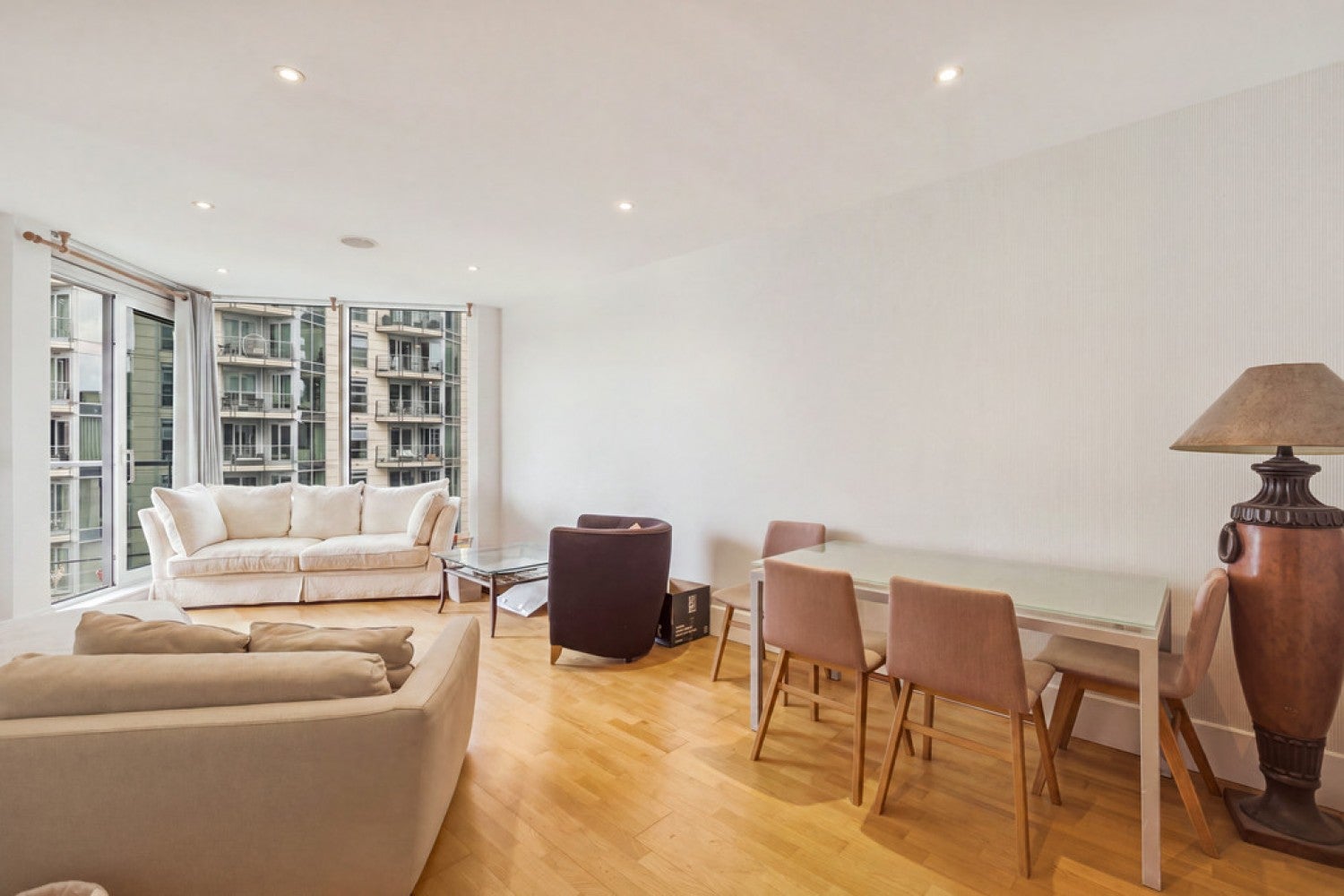 Flat Juniper Drive in Greater London