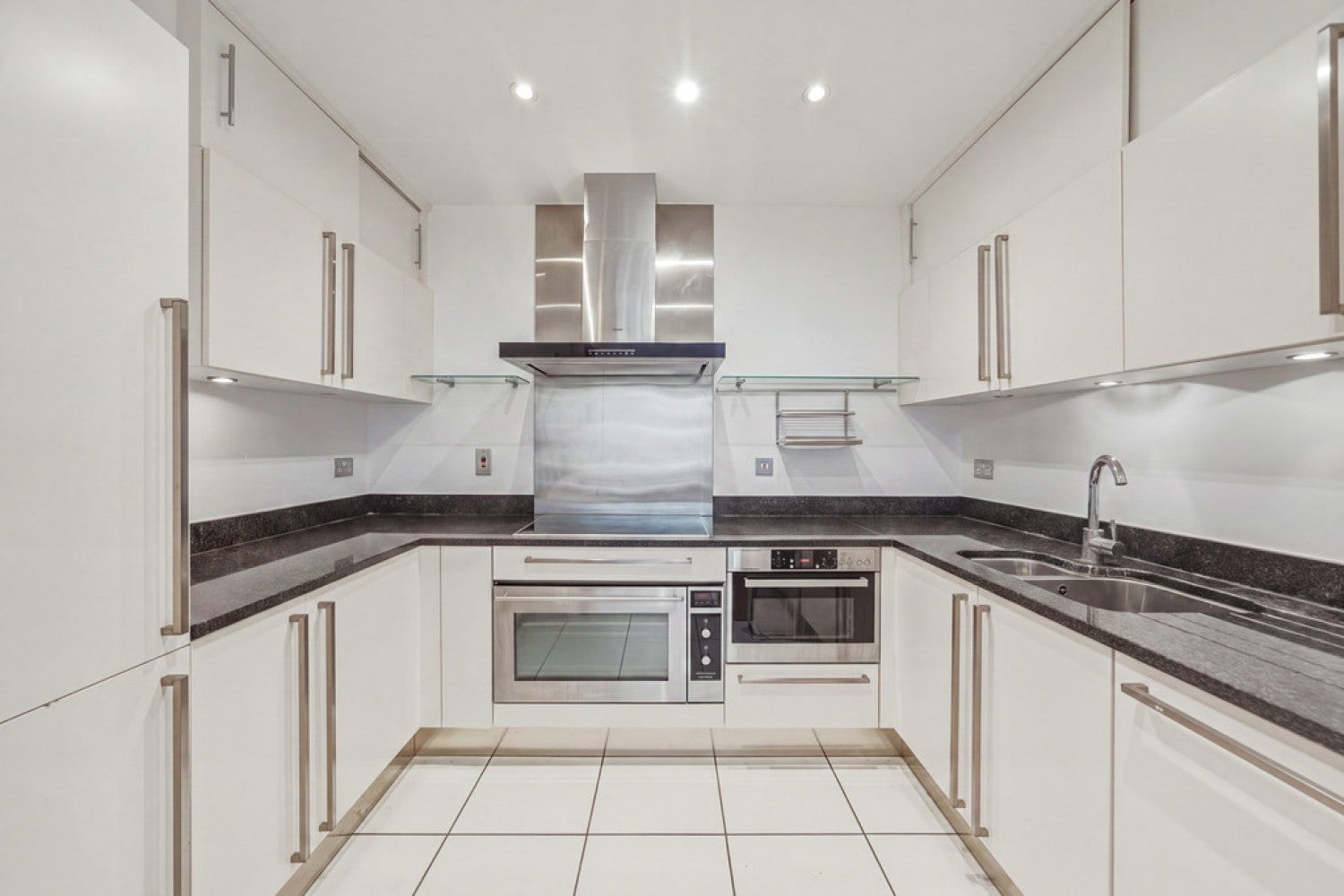 Flat Juniper Drive in Greater London