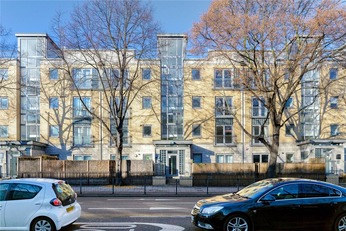 Flat Essex Road in Greater London