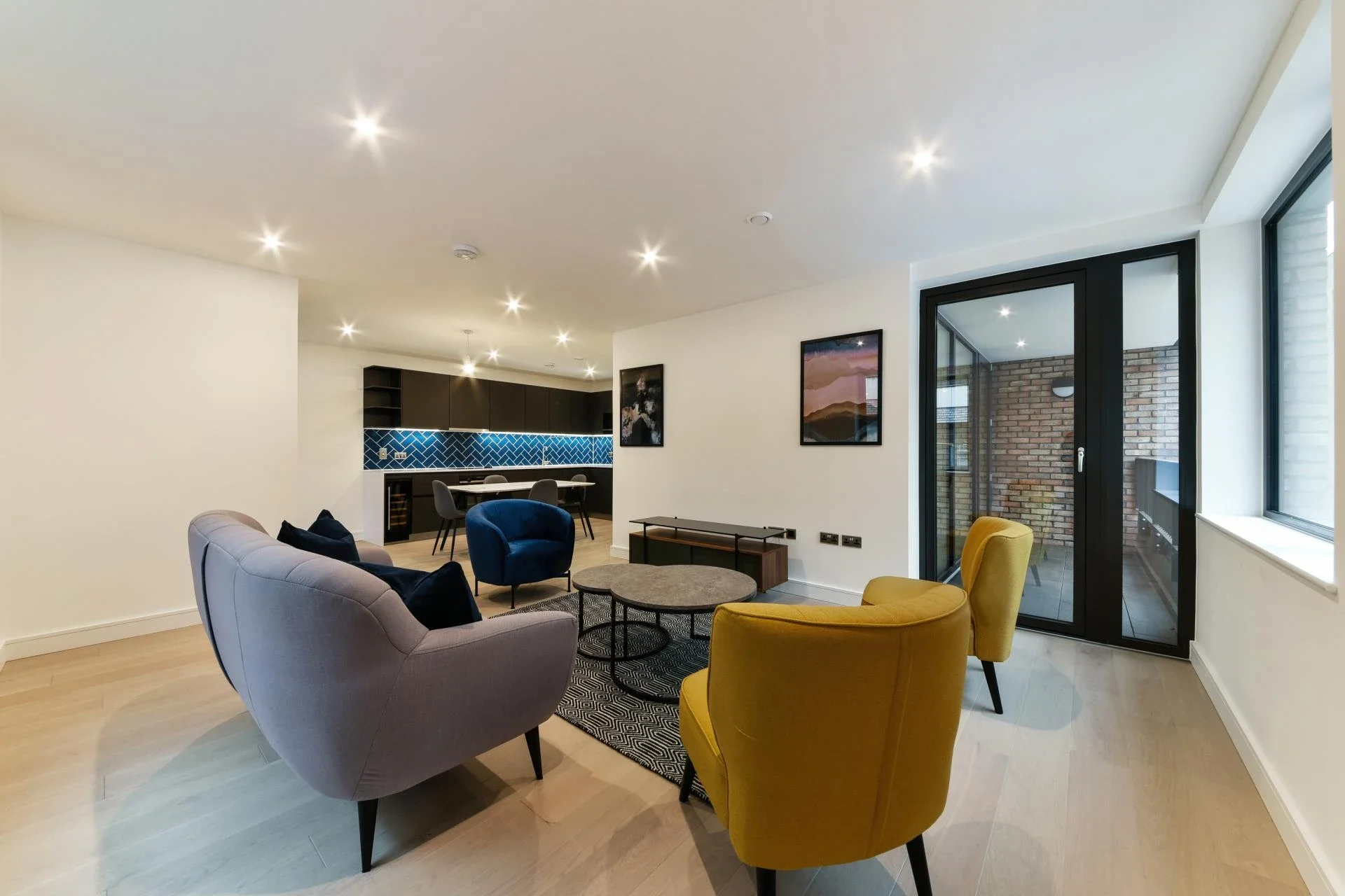 Flat Gorsuch Place in Greater London