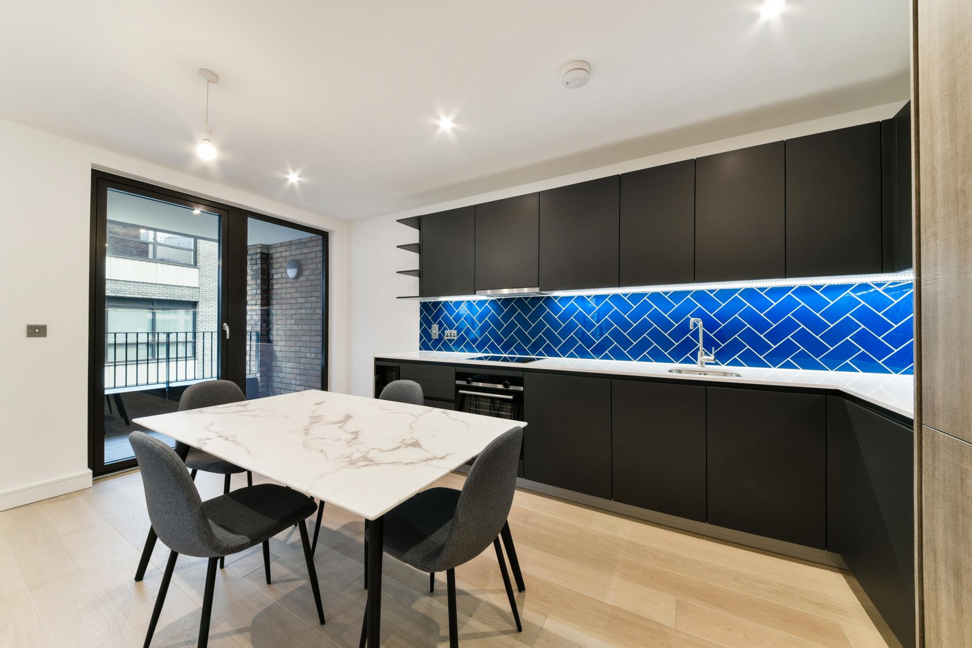 Flat Gorsuch Place in Greater London