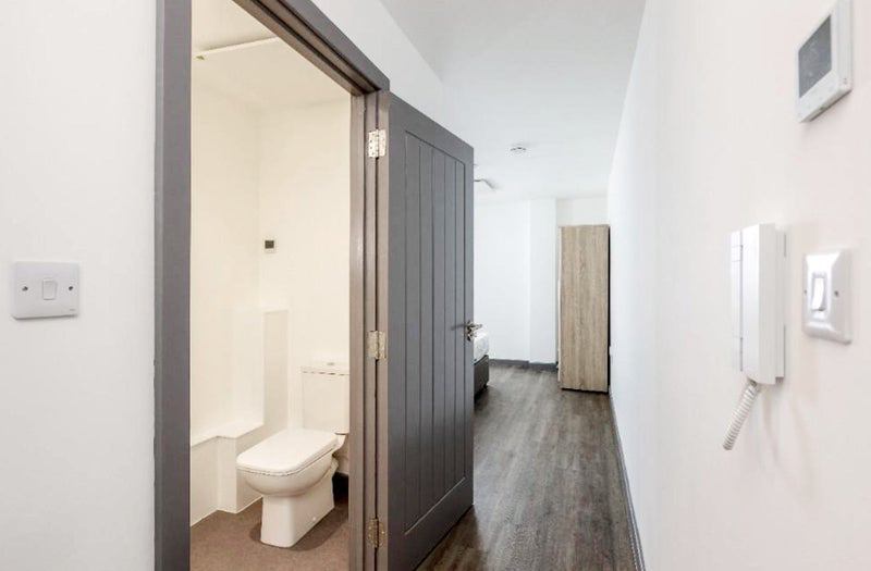 Room Manor Grove in Wakefield